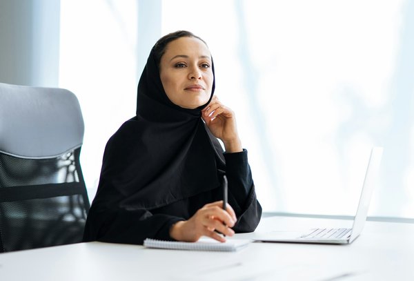 Découvrez le prêt à porter musulman : abaya, caftan, djellaba, hijab et qamis